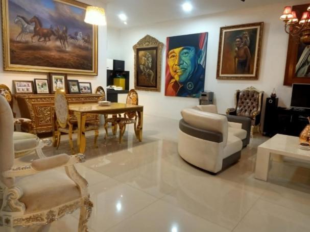 Villa Chacha At Macarena, Megamendung Екстер'єр фото