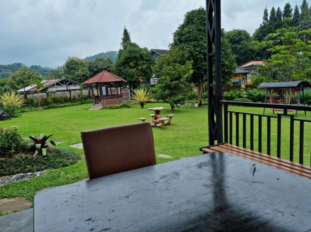 Villa Chacha At Macarena, Megamendung Екстер'єр фото
