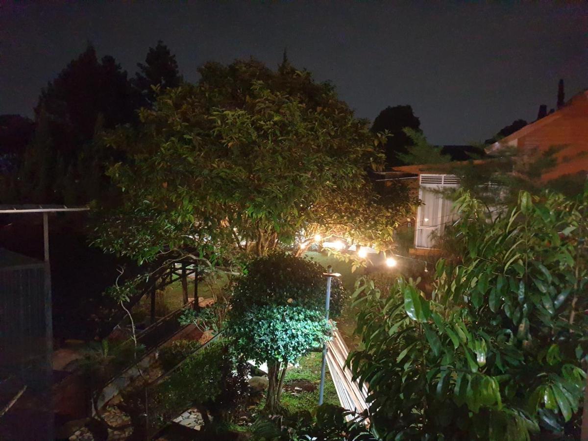Villa Chacha At Macarena, Megamendung Екстер'єр фото